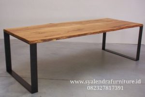 Meja Makan Cafe Panjang Kaki Besi