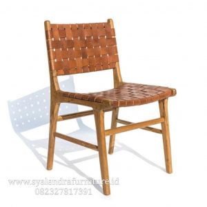 Kursi Cafe Kayu Anyaman Kulit
